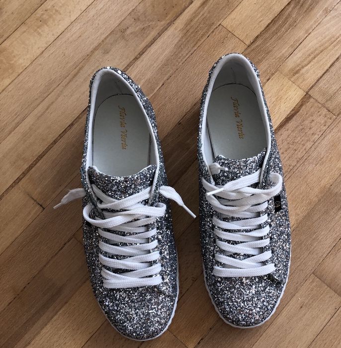 Adidasi piele———————————