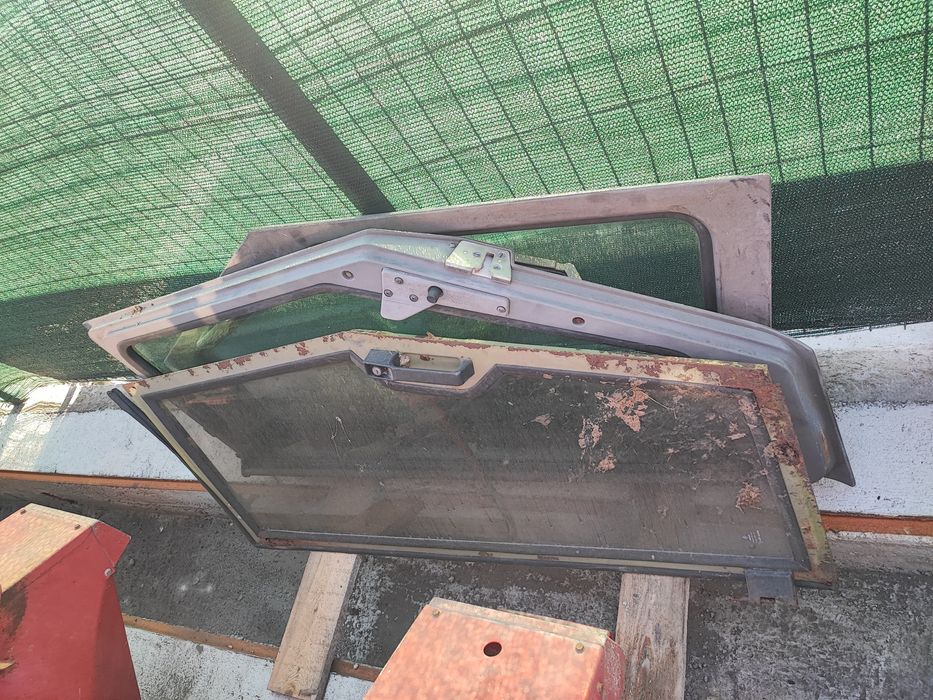 Uși tractor international