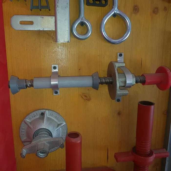 Distantier pentru cofraje tip tub, con, dop