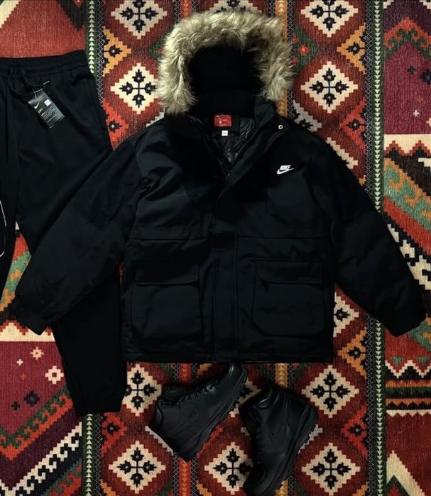 Продам  парку Nike