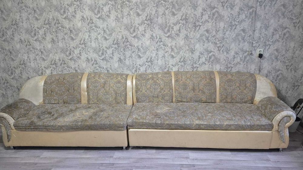 Продам диван 4-х метровый прямой.