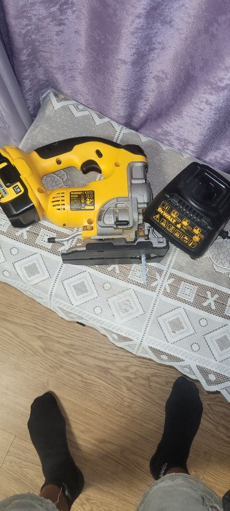 Vind pendular Dewalt DC 330