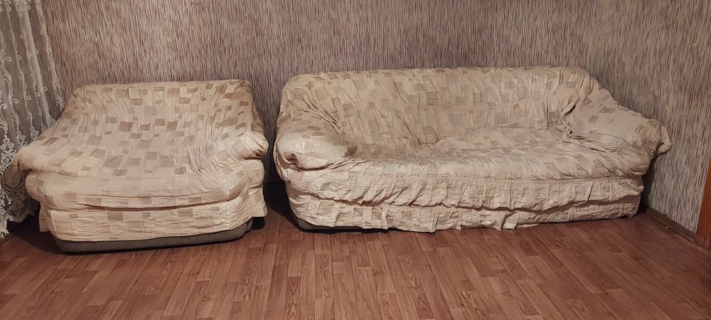 Продам диван с креслом.