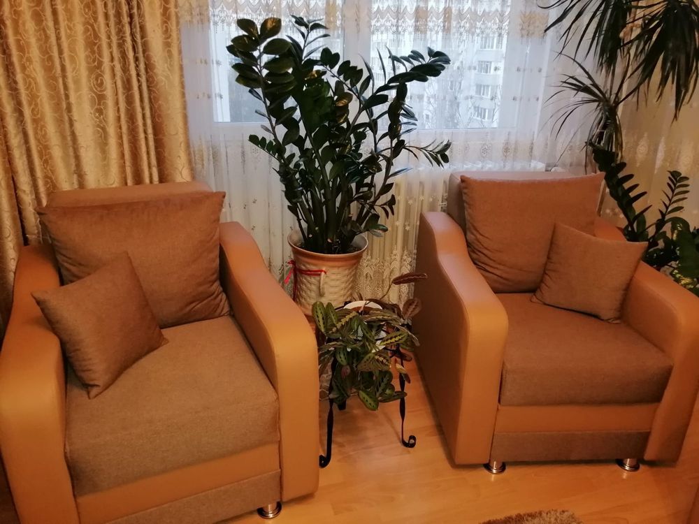 Vand canapea extensibila si doua fotolii