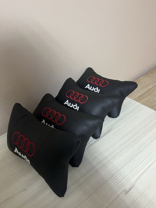 Set de perinute auto cu logo audi