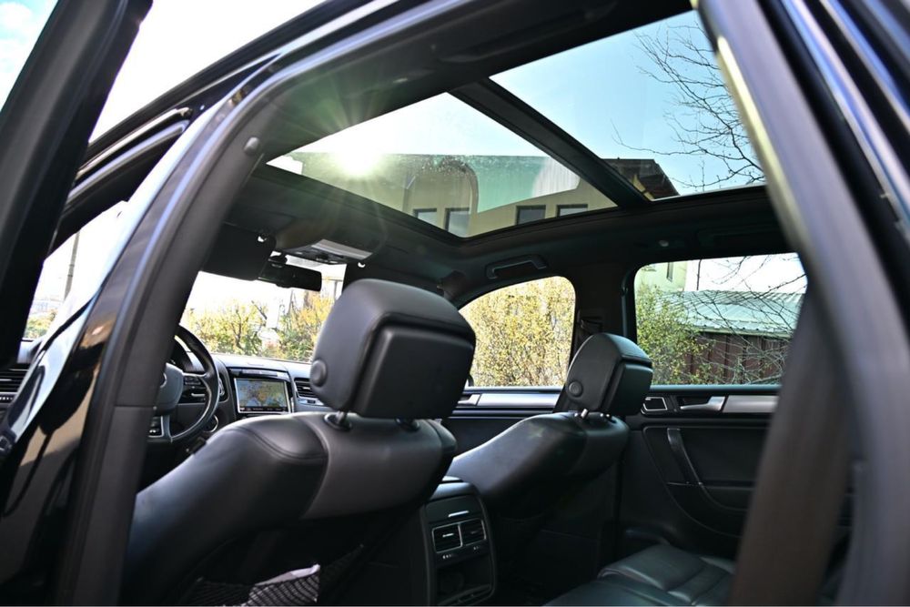 Volkswagen Touareg 3.0 TDI 245cp 4x4 R-Line Int/Ext Camere360*