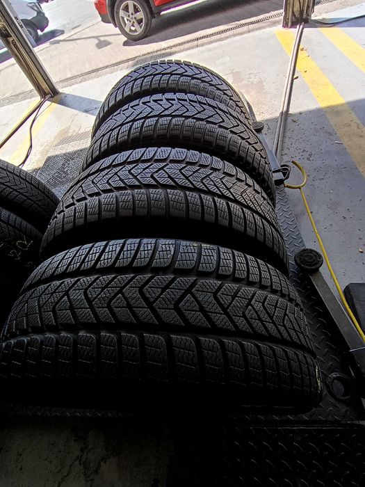 Vând anvelope 255.45.19 Pirelli iarna