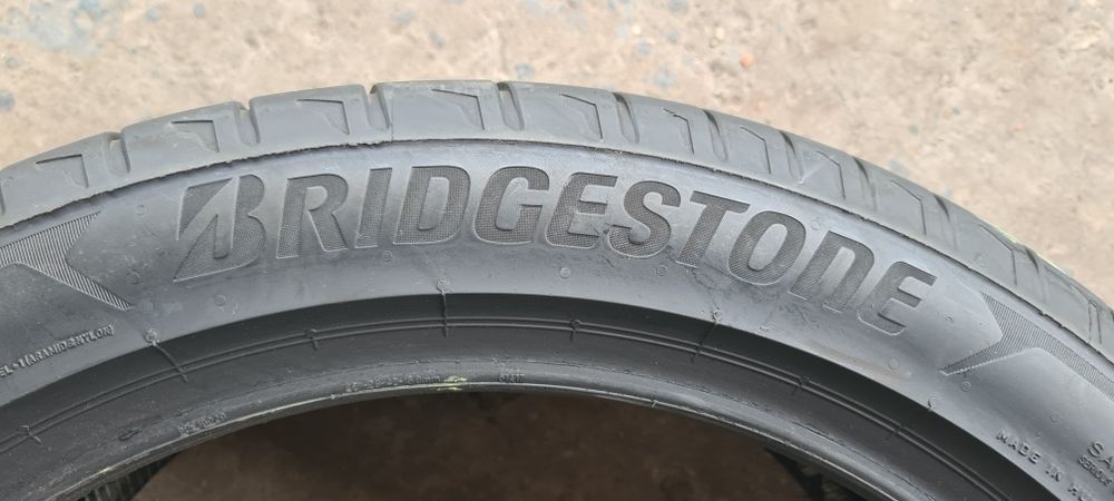 2 anvelope vara Bridgestone 275/40/20,dot 2023