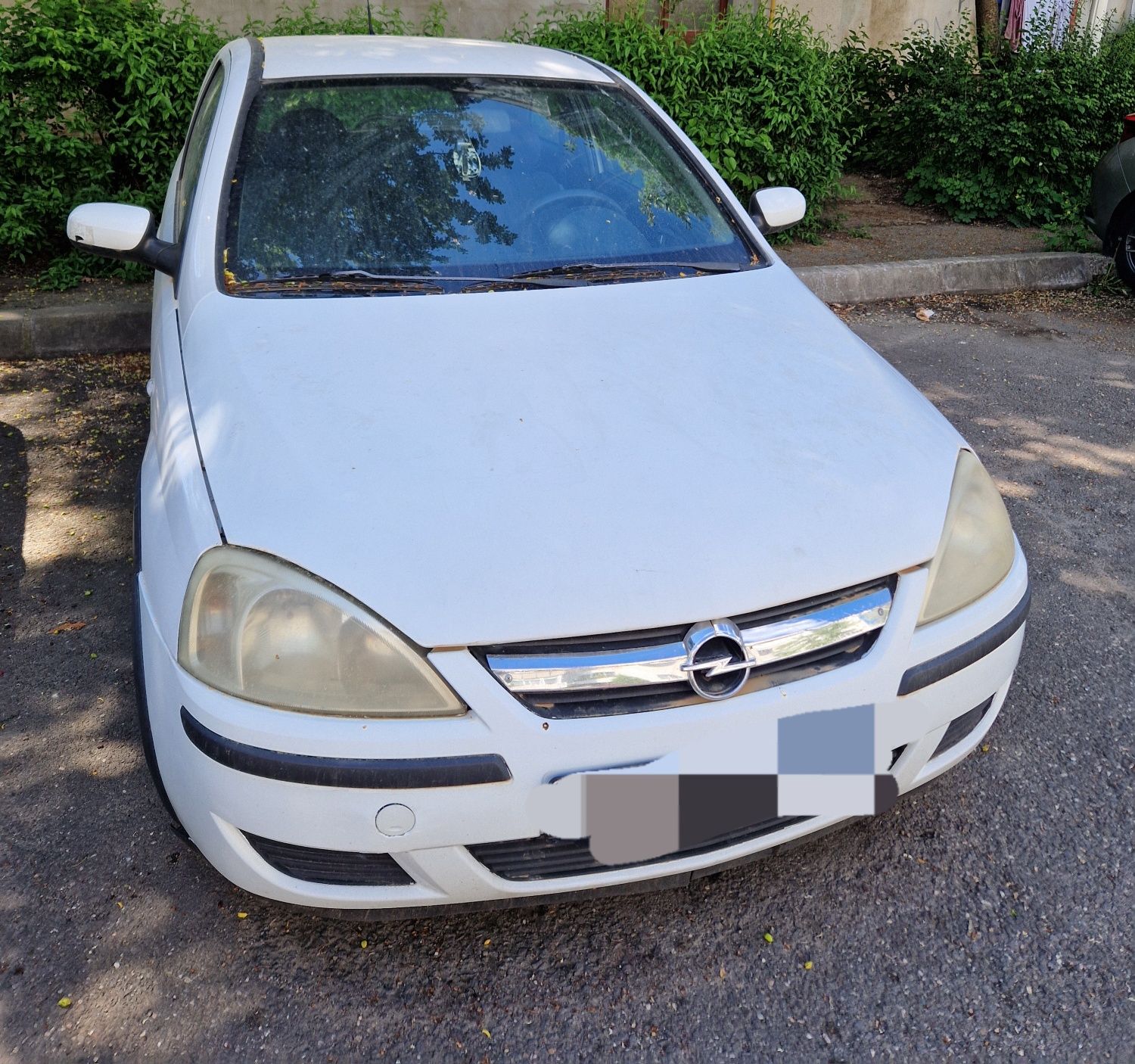 Opel Corsa C albă