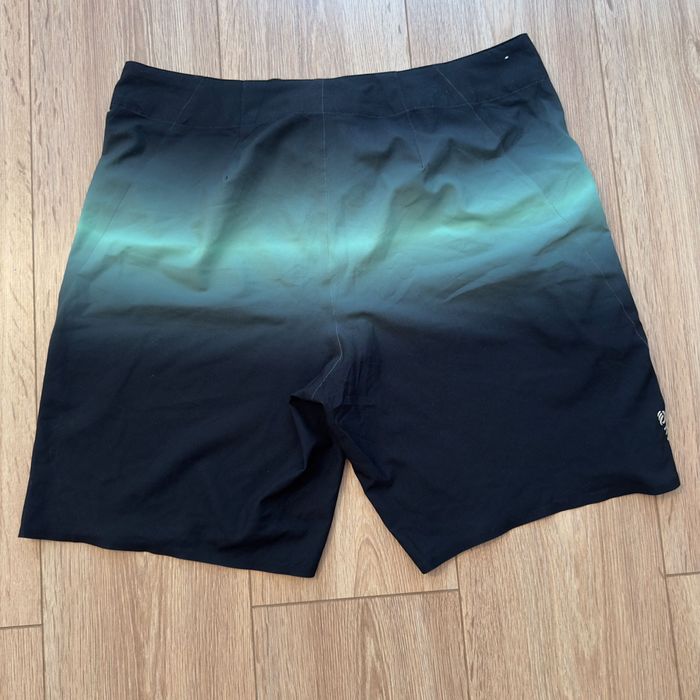 Pantaloni scurți de plajă