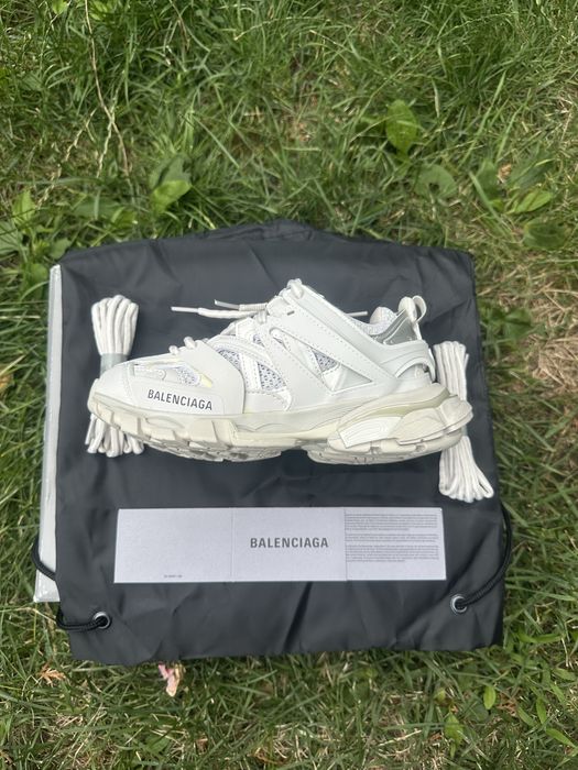 Balenciaga Track si Jordan 4