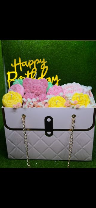 Ръчно изработени букети от свещи