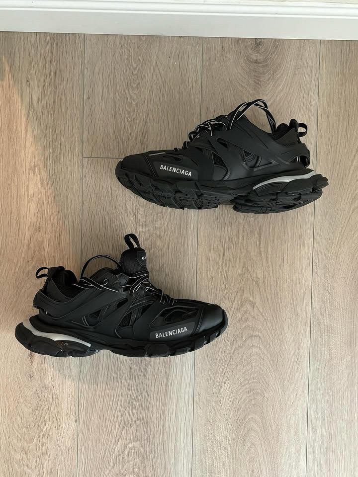 Balenciaga track