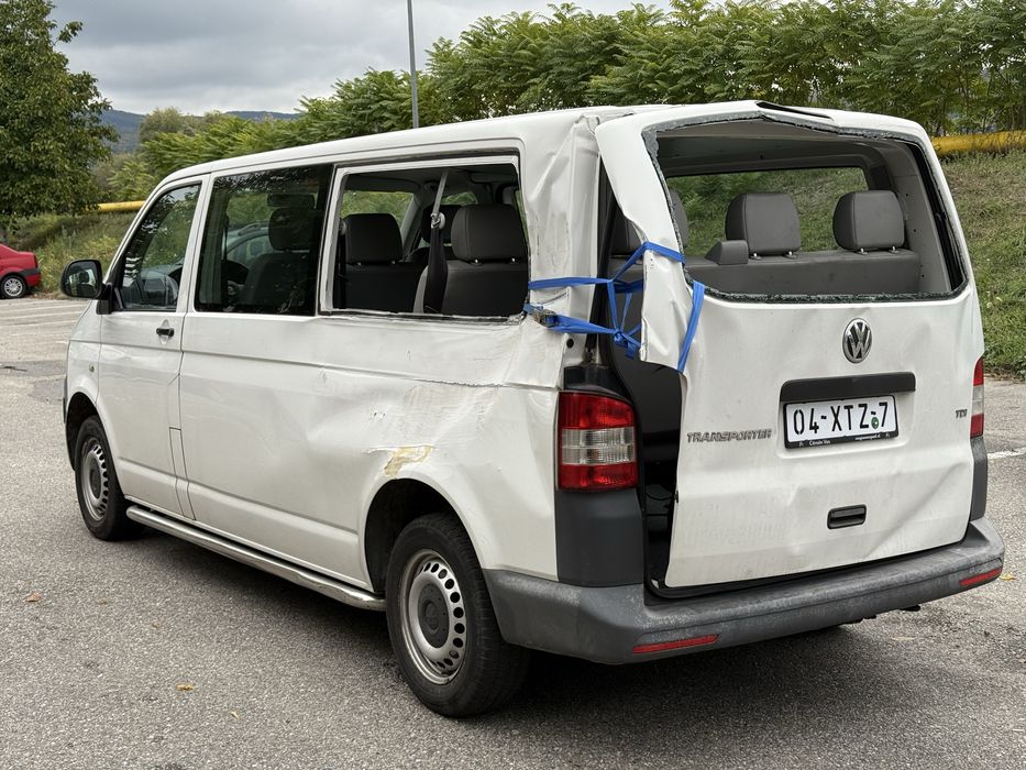 VW Transporter T5 2.0 Tdi Euro 5 Avariat cu 8+1 Locuri
