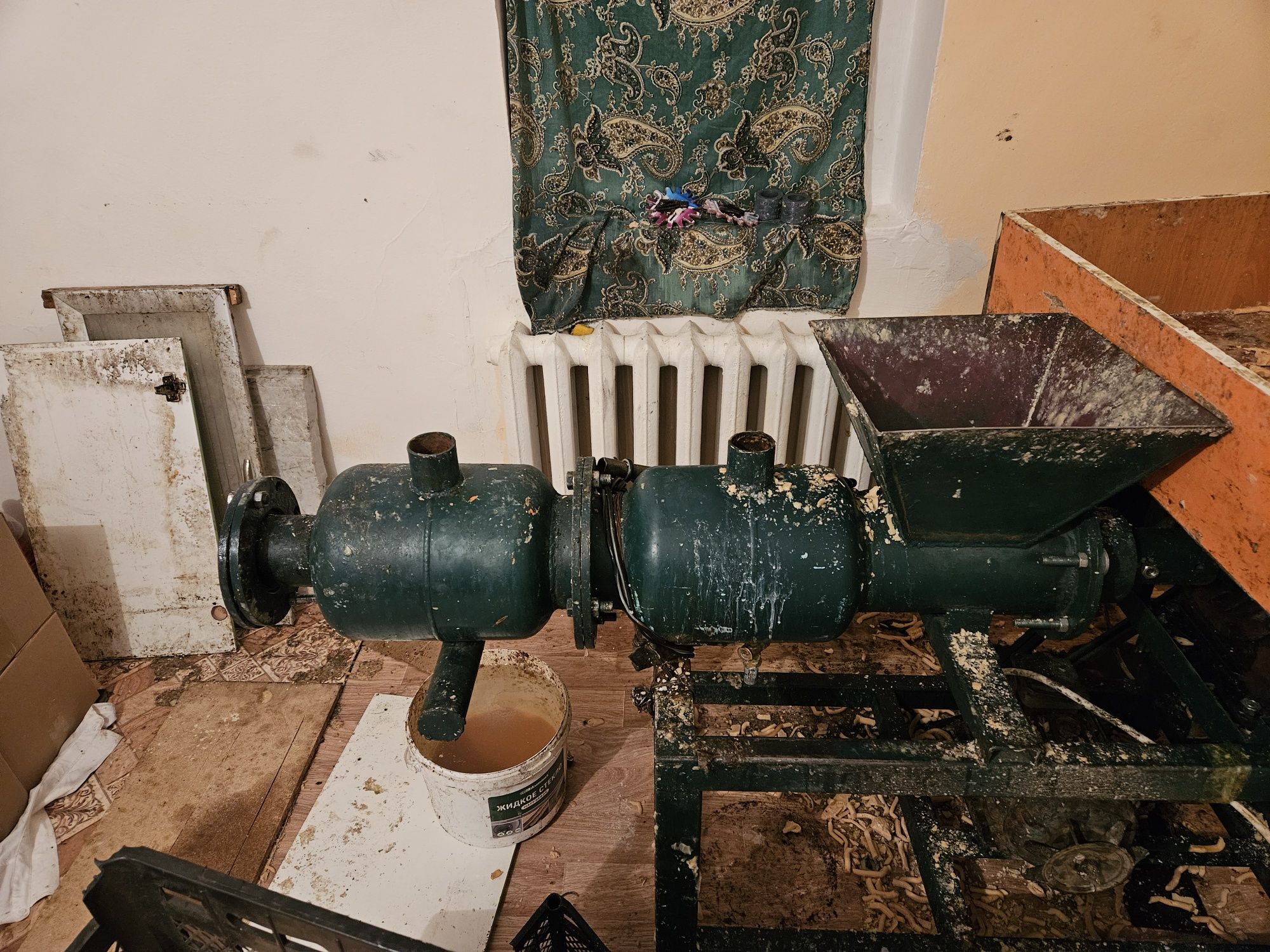 Продам станок по производству хозяиственного мыла.Состояние отличное.