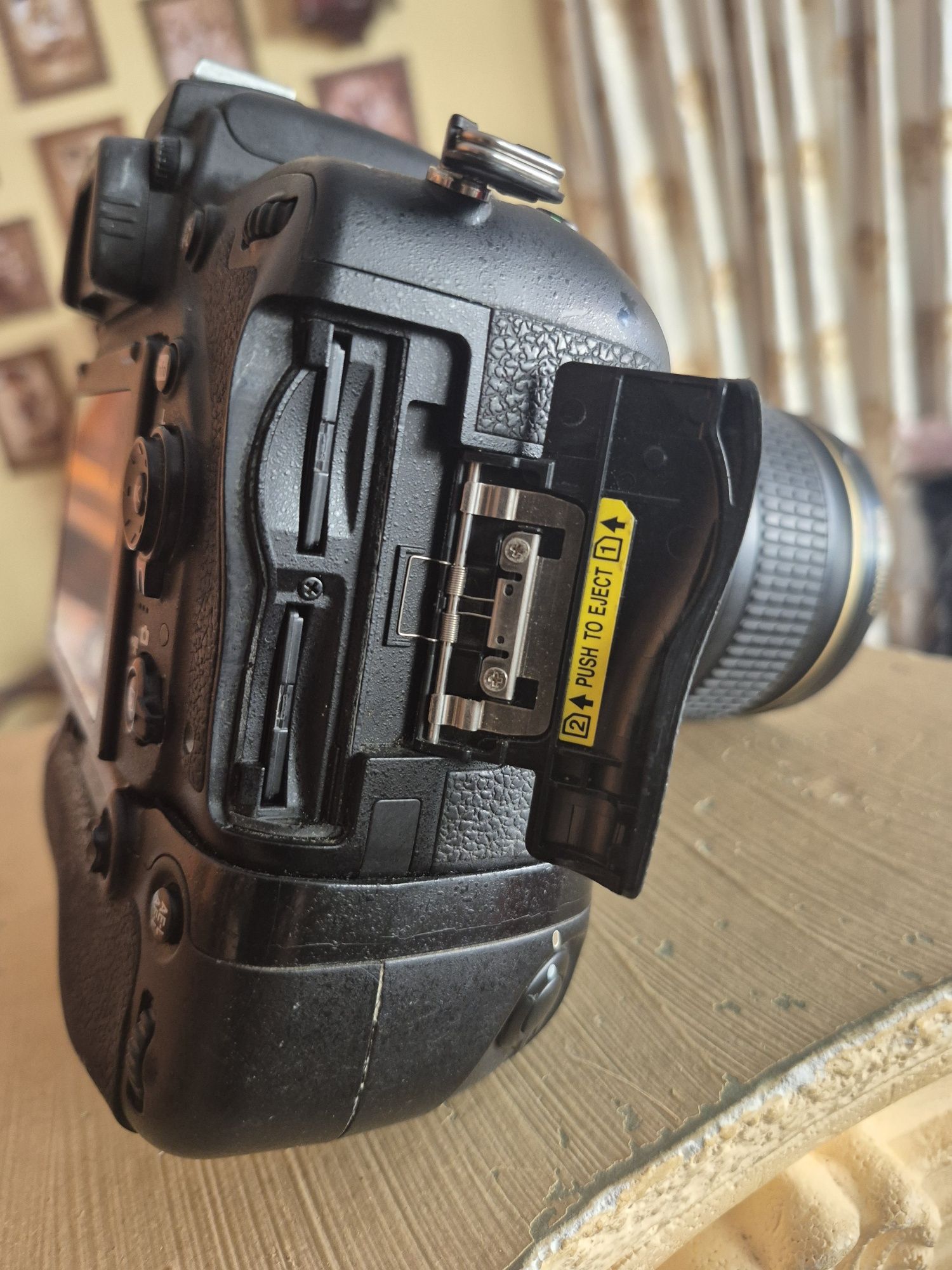 Продава Никон D800 и Никон D750 с обективи Nikkor 24-120  N 4
