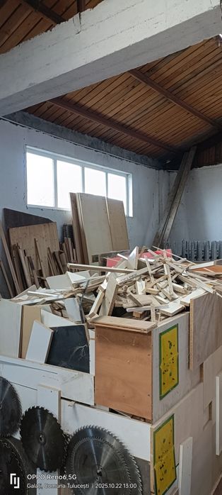 Vând resturi de pal și lemn