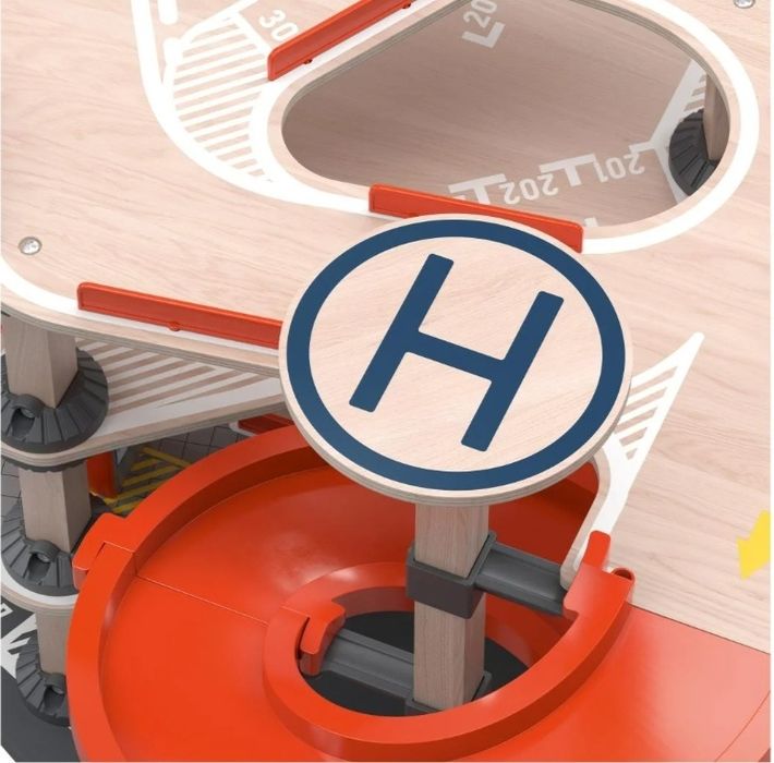 Дървен Паркинг гараж на 4 етажа за игра