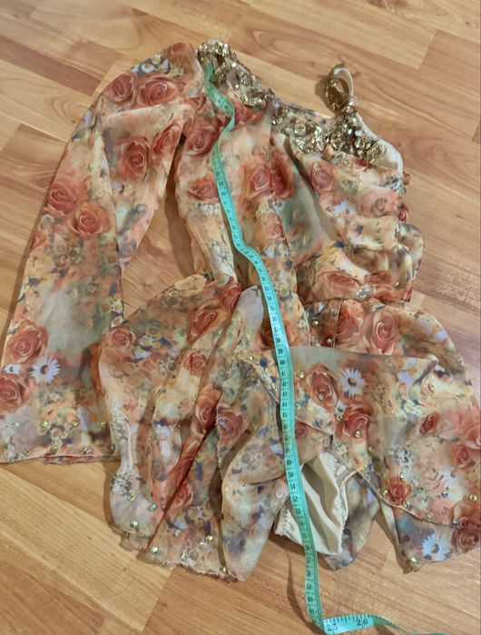 Costum de balet dans liric contemporan