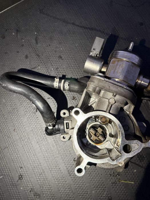 Pompa inalta Audi A4, A5 1.8 tfsi cjeb 06k127025a