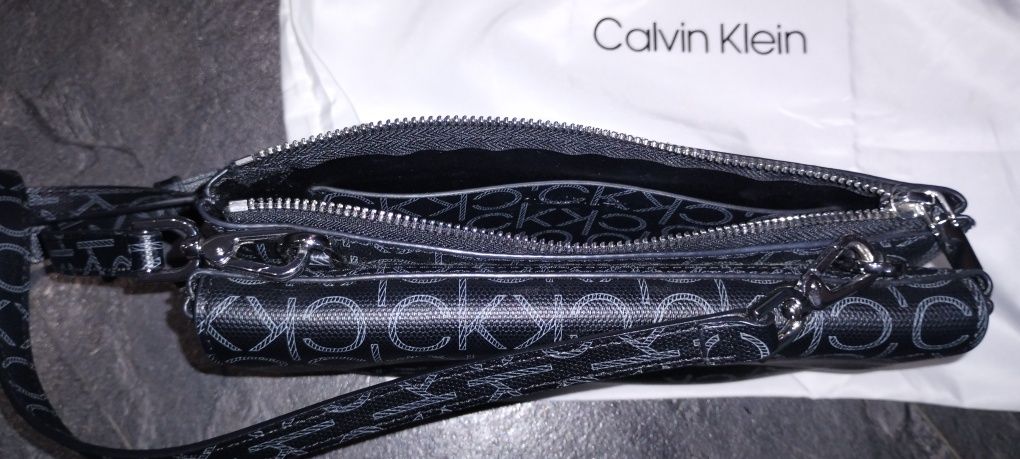 Vând geanta dama Calvin Klein