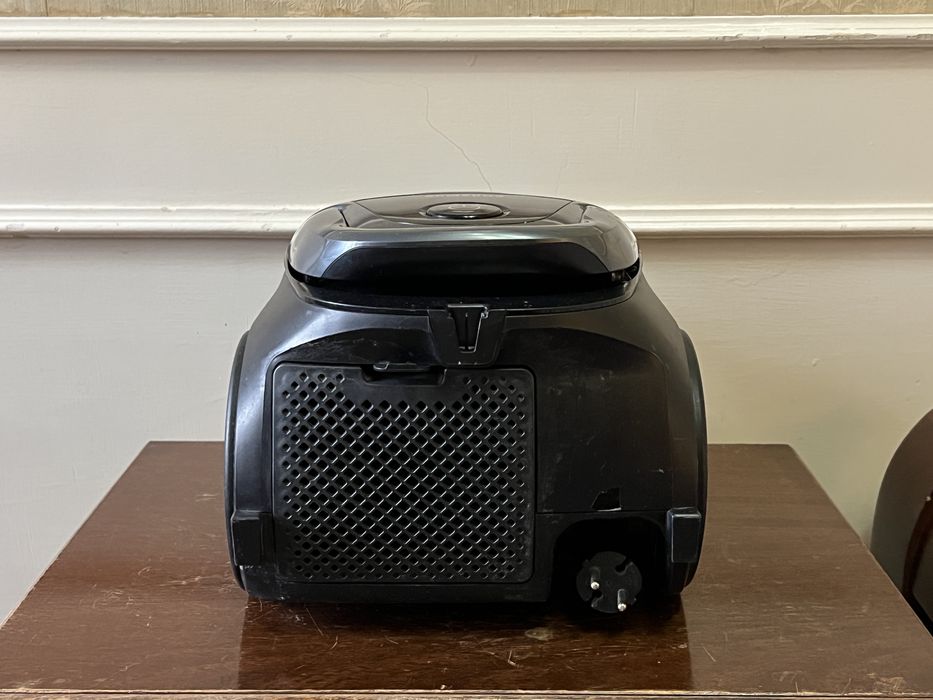 Пылесос Samsung SC18M31C0HG