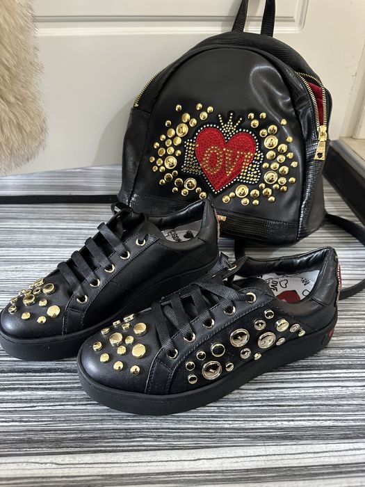 Чанта и обувки Moschino