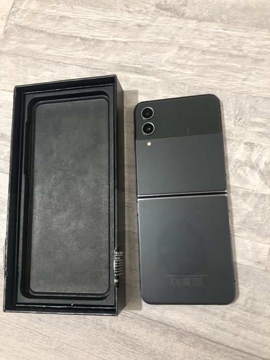 Samsung Galaxy Flip 4