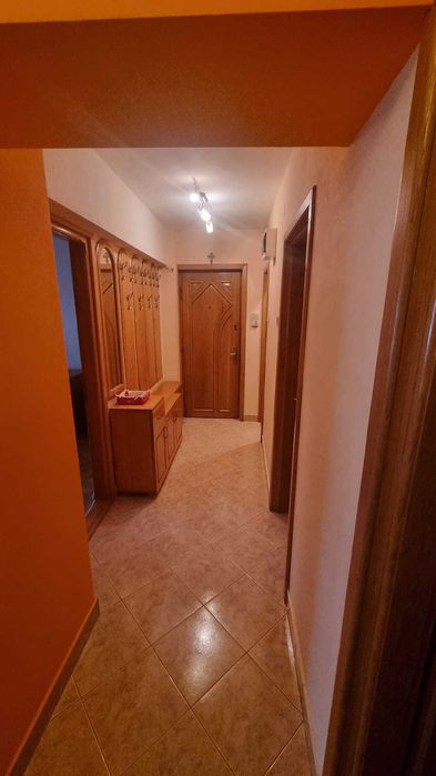 inchiriez apartament 3 camere