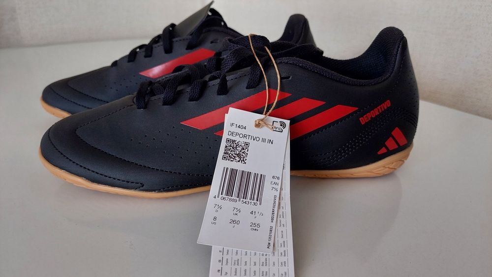 Продаю футзальную обувь размер 41 (маломерят) .