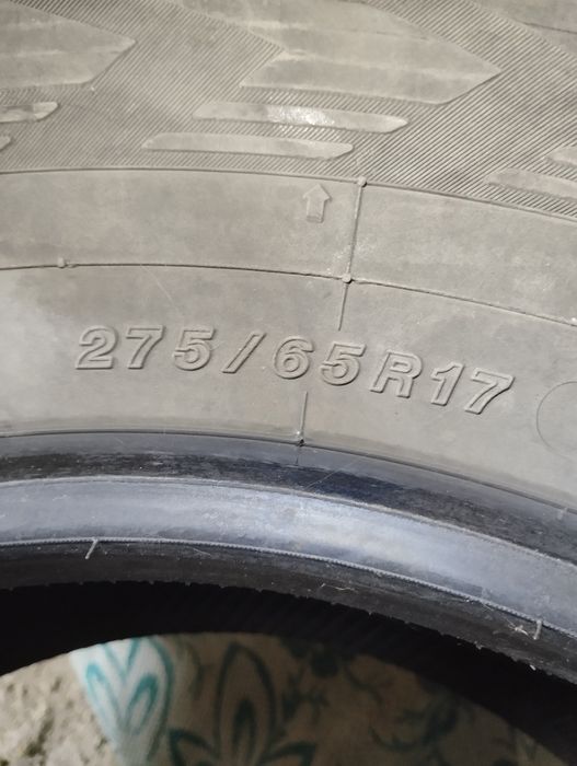 Шина 275 / 65 / R 17 .