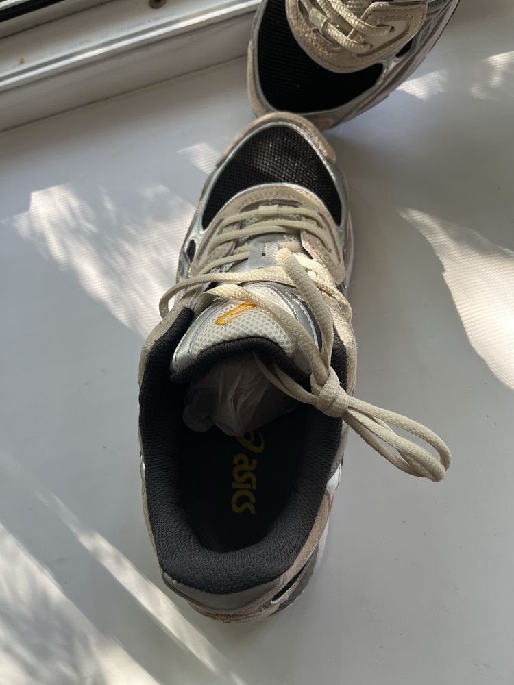 Продам кросовки asics