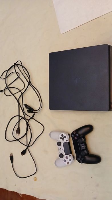 Playstation 4 slim идеальное состояние с горантией 12 месяцев, 1 игра