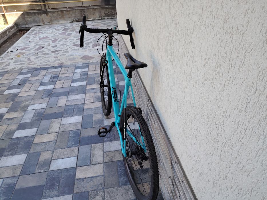 Vând bicicleta gravel,  cube cross race pro, mărime 61cm