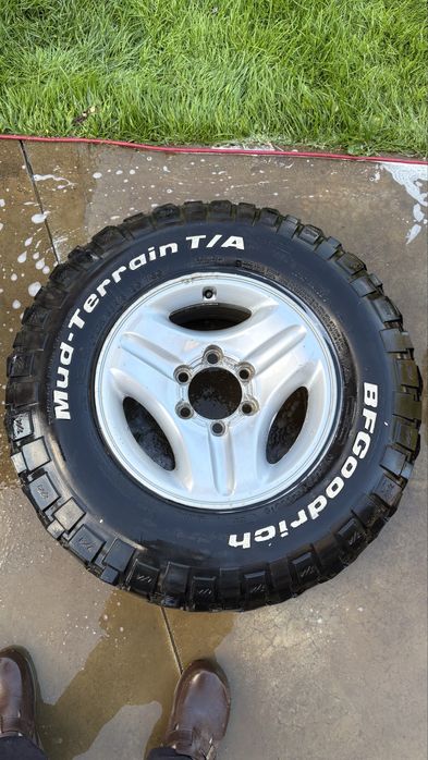 Cauciuc Bfgoodrich mud terrain + jante toyota land cruiser 70