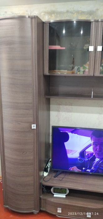 Стенка среднего размера цвета шоколада. Производство Россия.