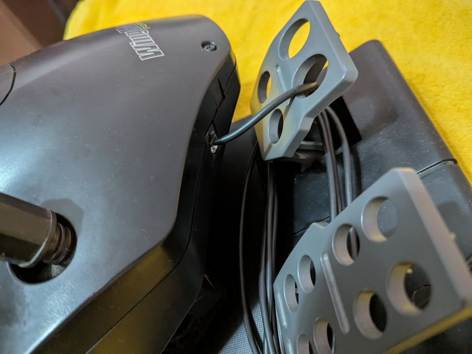 Волан и педали за компютрни игри