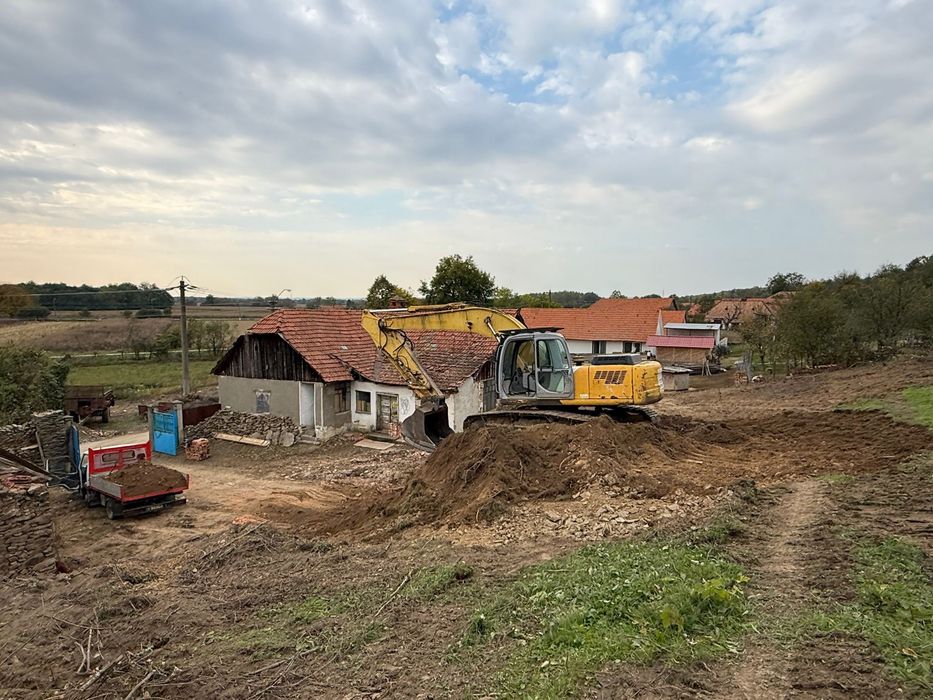 Prestari servicii de santier/ terasamente/ excavari/ nivelari teren