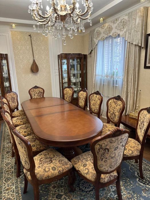 Продам стол для зала(если заберете сегодня, отдам за 120 тыс)