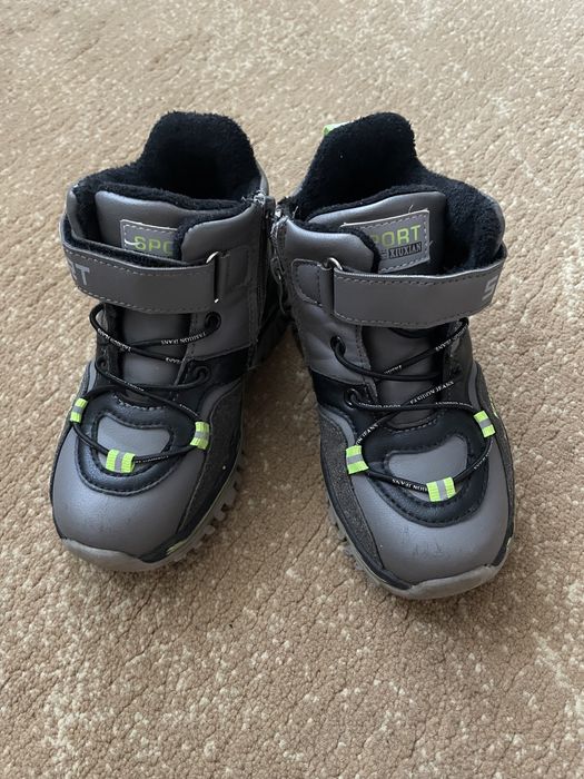 Продам детские ботинки демесезонные