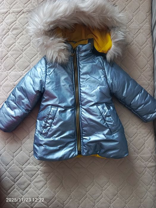 Продам куртку для девочек