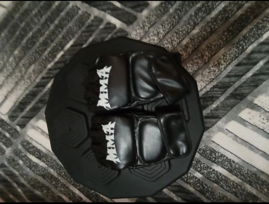 Vând aparat de box NOU.