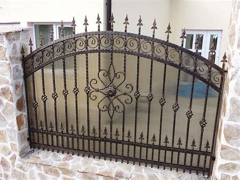 Vând garduri și porți