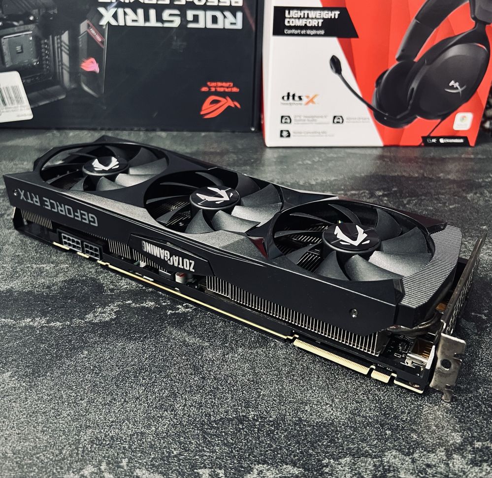 Мощная видеокарта Zotac RTX 2080 Super