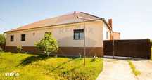 Casă cu 3 apartamente, piscină și 1000 mp teren în Turnu