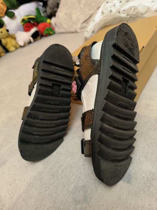 Sandale Dr. Martens