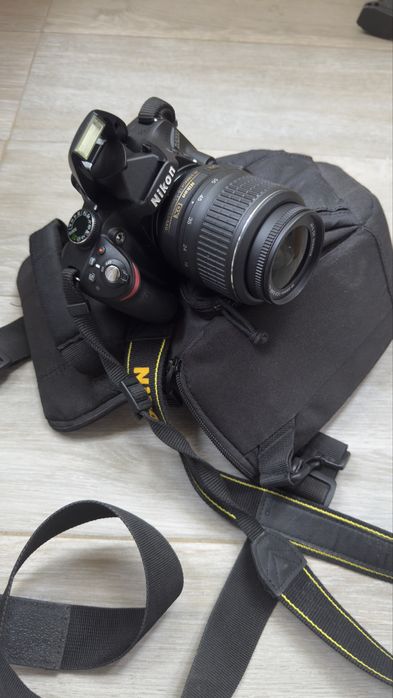 Nikon D3200, 24.2MP + Obiectiv 18-55mm VR (stare foarte buna)
