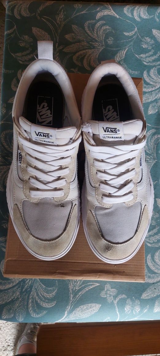 Продавам мъжки маратонки Vans