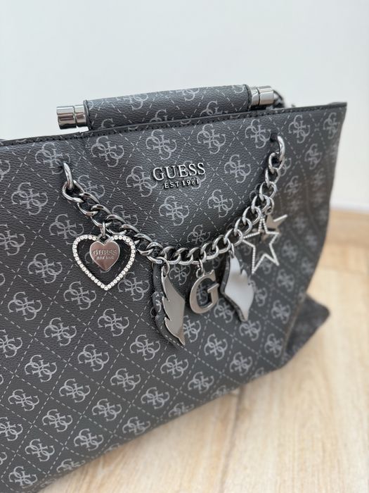 Guess дамска черна чанта