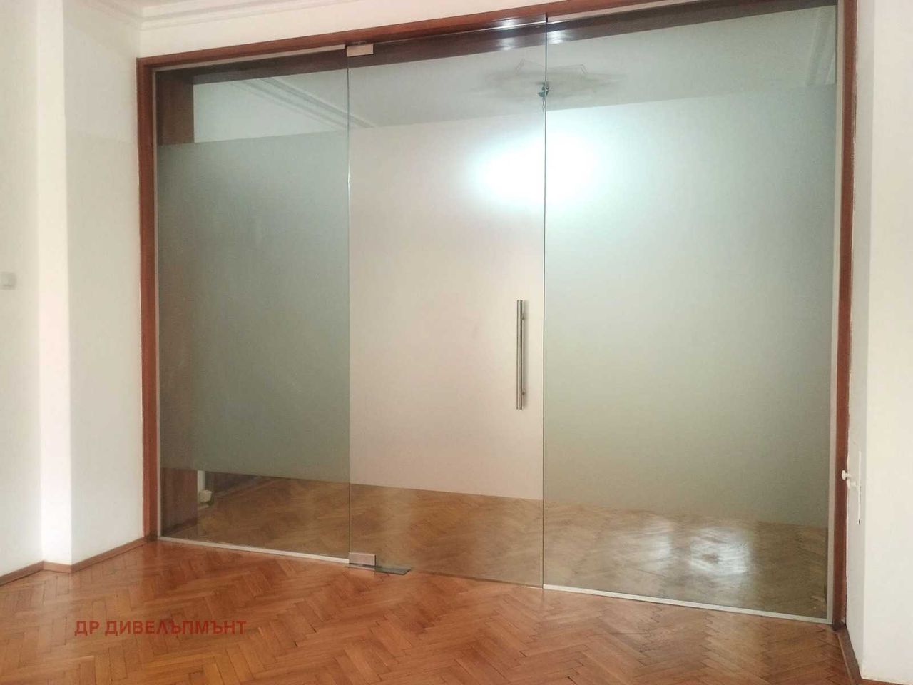 Дава се под наем Офис в София, Център - 150 кв.м за 1019.49 € - Снимка #4